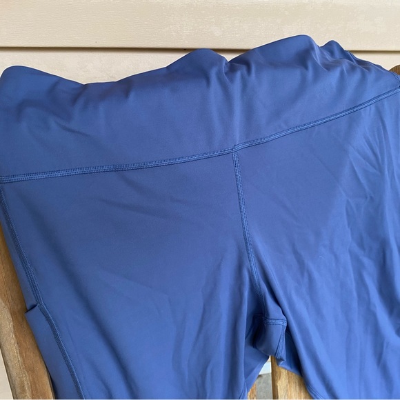 Athleta Ultimate Stash crops - Picture 1 of 3